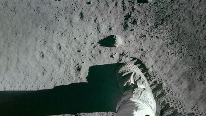 Bí mật cuộc đổ bộ Mặt Trăng đầu tiên của NASA: Kịch bản ám ảnh phi hành gia thứ 3 - Ảnh 4.