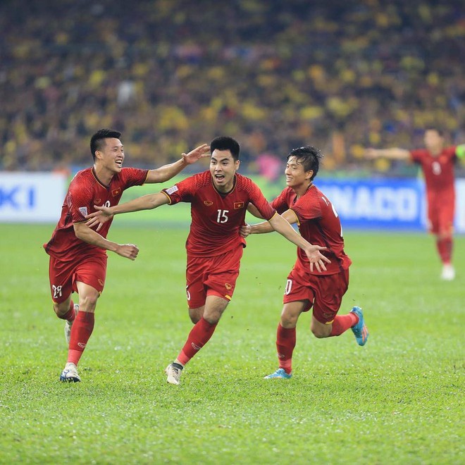 Có 1 bức ảnh mà Quế Ngọc Hải và Đức Huy đều háo hức chia sẻ, dân mạng soi ngay ra điểm bất thường - Ảnh 3.