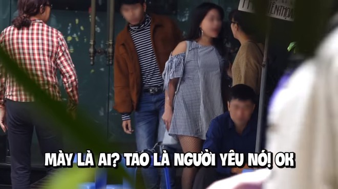 Ekip d&agrave;n dựng clip đ&aacute;nh ghen để troll c&aacute;c cặp đ&ocirc;i tr&ecirc;n đường phố khiến người xem bức x&uacute;c - Ảnh 4.