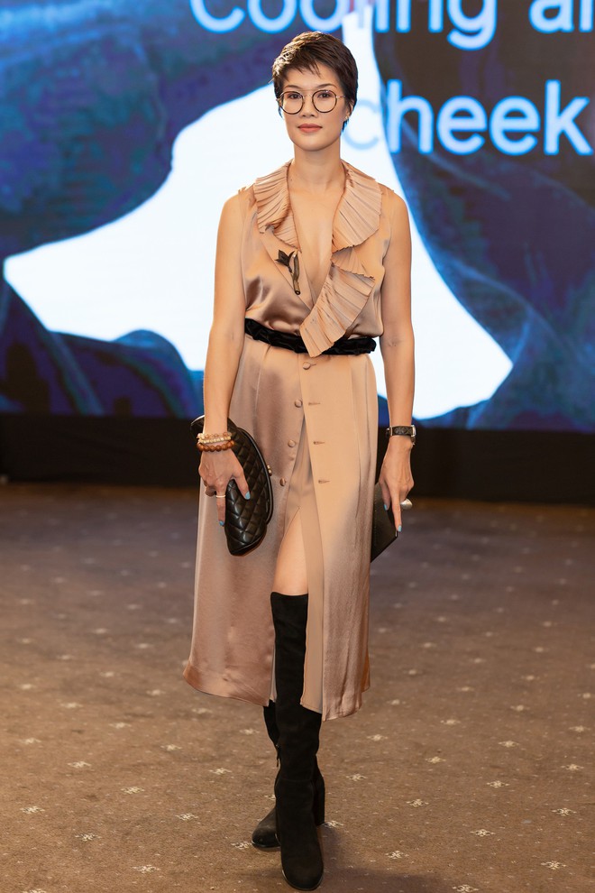 Thu Phương khoe em gái nổi tiếng, Phạm Quỳnh Anh mặc gợi cảm đến ủng hộ Hà Tăng - Ảnh 3.