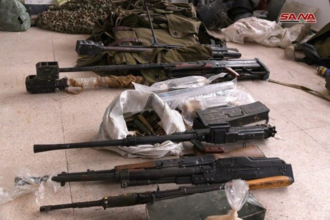 Quân đội Syria phát hiện hàng chục đầu đạn tên lửa S-75 và S-125 của “quân nổi dậy” ở Daraa - Ảnh 17.