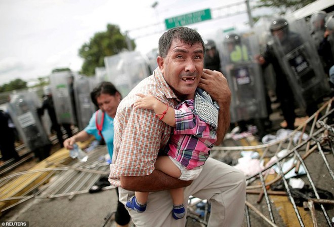 Thế giới 2018 qua những bức ảnh xuất sắc của phóng viên Reuters và AFP - Ảnh 10.