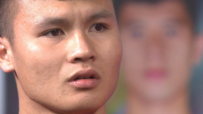 Quang Hải, Đức Chinh bật khóc khi gặp Tôm - cậu bé 4 tuổi bị ung thư não giàu nghị lực - Ảnh 3.