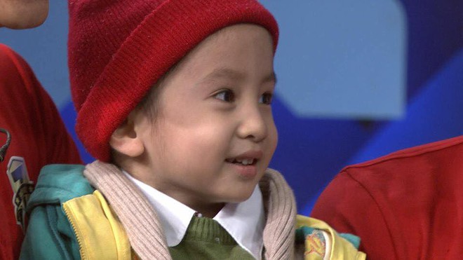 Quang Hải, Đức Chinh bật khóc khi gặp Tôm - cậu bé 4 tuổi bị ung thư não giàu nghị lực - Ảnh 5.