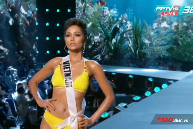 HHen Niê diện bikini vàng rực thi Miss Universe: Catwalk - Thần thái không thua một ai! - Ảnh 6.