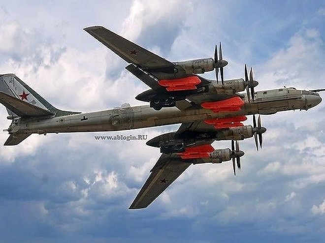[ẢNH] Nga dùng chiến trường Ukraine thử nghiệm Tu-160M2, Tu-22M3M và Tu-95MSM: Coi chừng đá tảng S-300 - Ảnh 8.