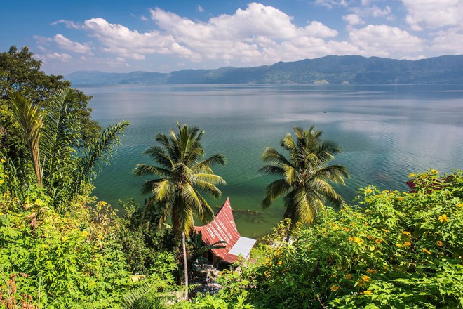 Đến Sumatra chiêm ngưỡng Toba, hồ nước được mệnh danh là đẹp nhất Đông Nam Á - Ảnh 1.