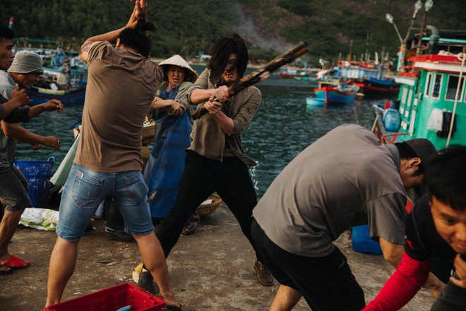 Noo Phước Thịnh gây chú ý khi để tóc dài lãng tử, mạnh dạn diễn cảnh hành động - Ảnh 10.