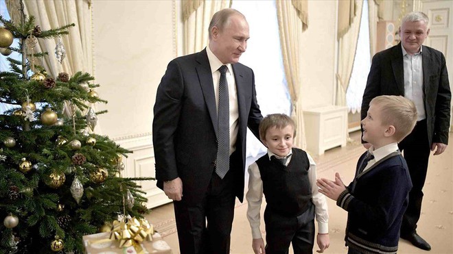 Ông Putin làm tài xế, giúp cậu bé xương thủy tinh thực hiện giấc mơ - Ảnh 4.