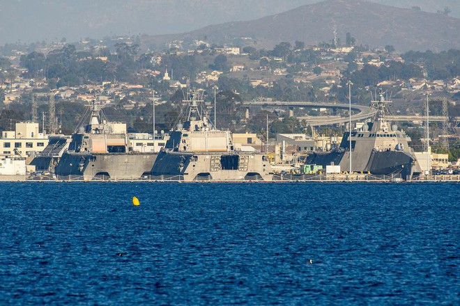 Choáng trước dàn chiến hạm Mỹ tại San Diego: Quá hiện đại, quá đắt nhưng... vô dụng - Ảnh 2.