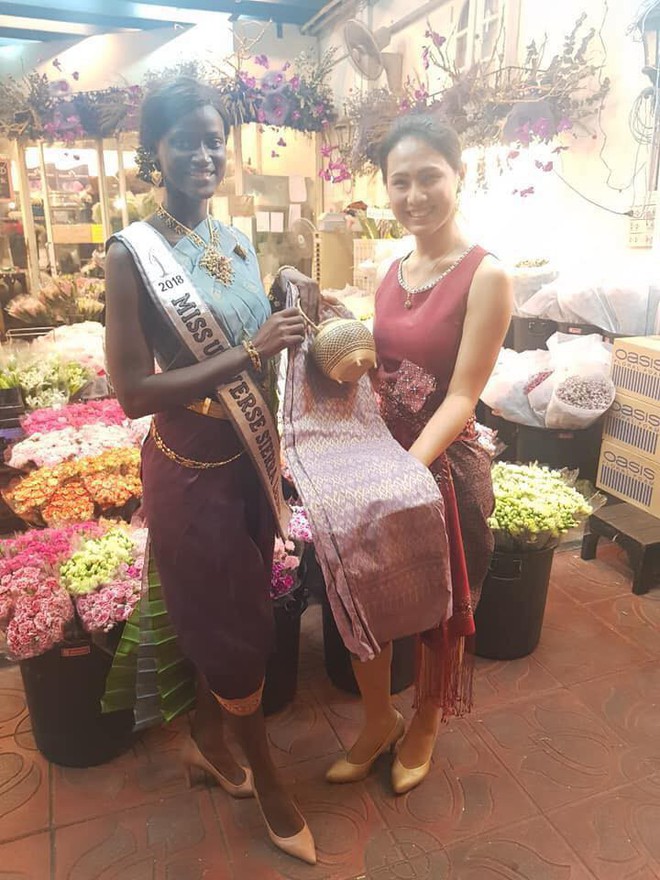 Câu chuyện cảm động về thí sinh Miss Universe 2018: Dự thi muộn vì quá nghèo, nhưng nhận cái kết ấm lòng từ người dân Thái - Ảnh 4.