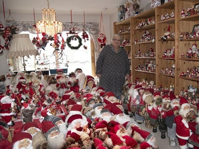 Một phụ nữ 30 năm đón Giáng sinh với hơn 2.000 ông già Noel - Ảnh 1.