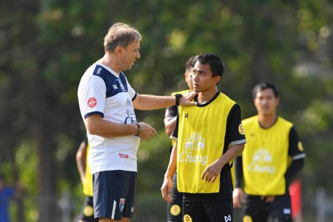 Thái Lan “cài người” từng đá V-League để kiểm soát Rajevac - Ảnh 2.