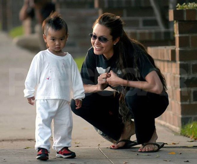 Nhìn lại 6 đứa trẻ nhà Jolie - Pitt giữa cuộc chiến ly hôn của bố mẹ - Ảnh 1.