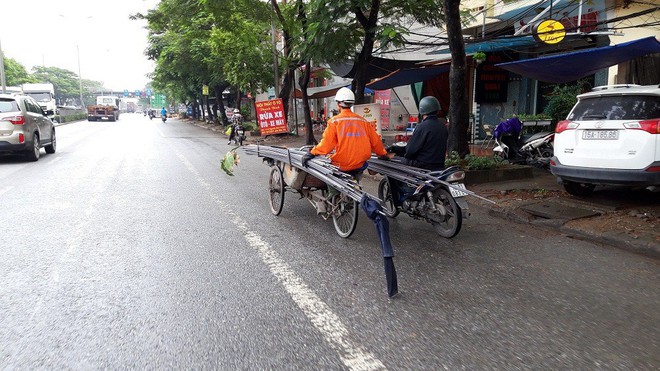 Người dân kinh hãi vì xích lô chở hàng cồng kềnh hoành hành trên phố - Ảnh 4.