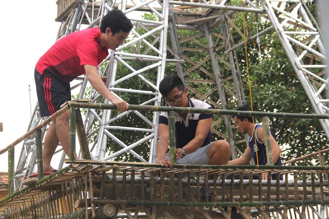 Ngắm cây thông Noel làm từ hàng vạn cây hành và tháp Eiffel bằng tre độc đáo xứ Nghệ - Ảnh 16.