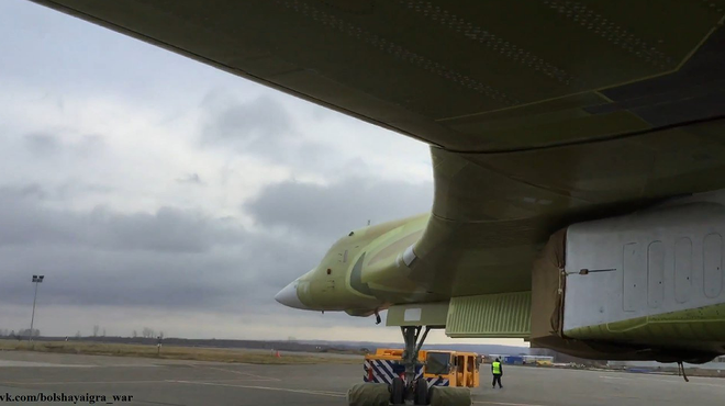 [ẢNH] Nga chính thức xuất xưởng máy bay ném bom chiến lược Tu-160M2 sản xuất mới đầu tiên - Ảnh 16.