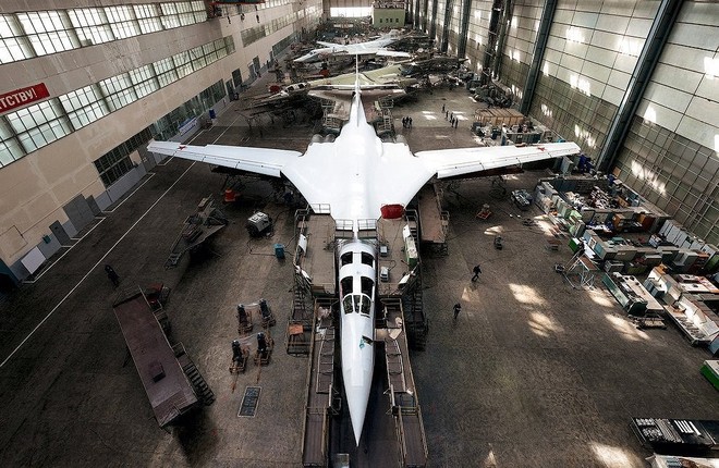 [ẢNH] Nga chính thức xuất xưởng máy bay ném bom chiến lược Tu-160M2 sản xuất mới đầu tiên - Ảnh 3.