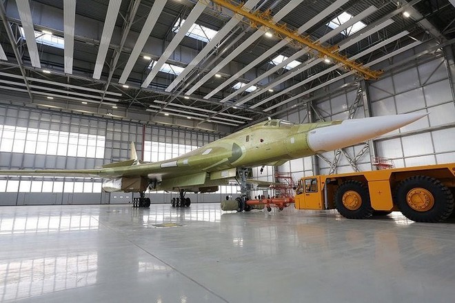 [ẢNH] Nga chính thức xuất xưởng máy bay ném bom chiến lược Tu-160M2 sản xuất mới đầu tiên - Ảnh 4.