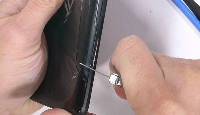 Tra tấn Asus ROG Phone: Smartphone chuyên game của Asus có thực sự bền? - Ảnh 3.