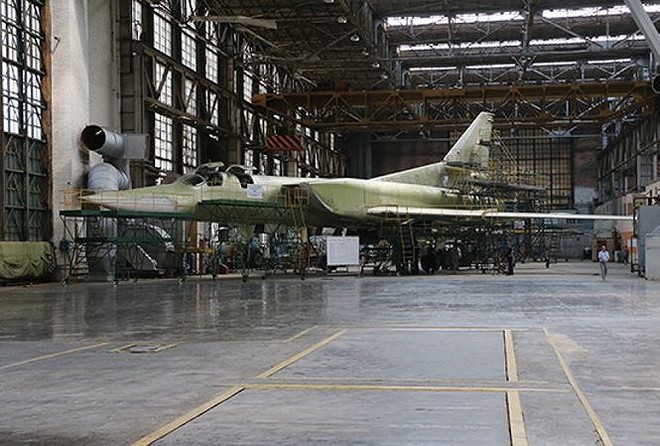 [ẢNH] Nga chính thức xuất xưởng máy bay ném bom chiến lược Tu-160M2 sản xuất mới đầu tiên - Ảnh 6.