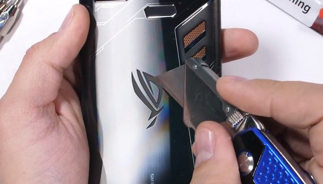 Tra tấn Asus ROG Phone: Smartphone chuyên game của Asus có thực sự bền? - Ảnh 5.