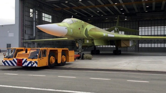 [ẢNH] Nga chính thức xuất xưởng máy bay ném bom chiến lược Tu-160M2 sản xuất mới đầu tiên - Ảnh 7.