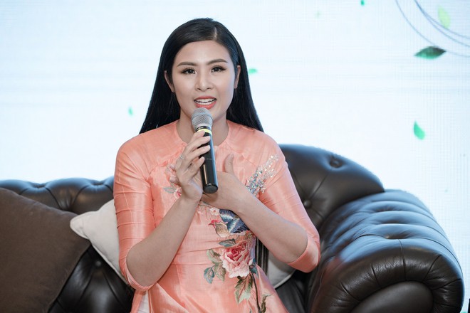Hoa hậu Ngọc Hân hội ngộ cựu MC thời sự đình đám của VTV - Ảnh 1.