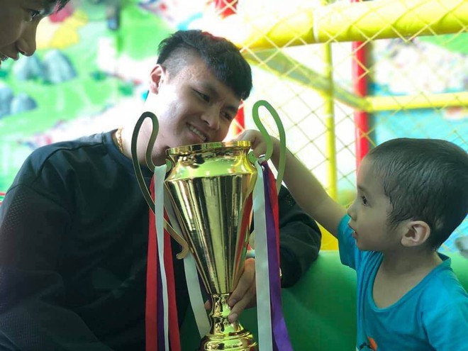 Sau AFF Cup, Quang Hải và đồng đội cùng thực hiện 1 lời hứa đặc biệt quan trọng - Ảnh 4.