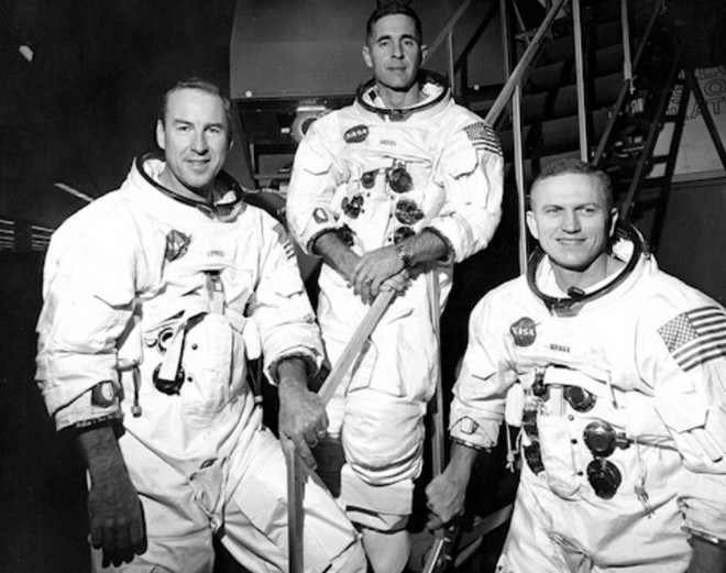 Bộ ảnh chưa kể về Apollo 8, sứ mệnh đưa con người lần đầu  lên quỹ đạo Mặt Trăng - Ảnh 1.
