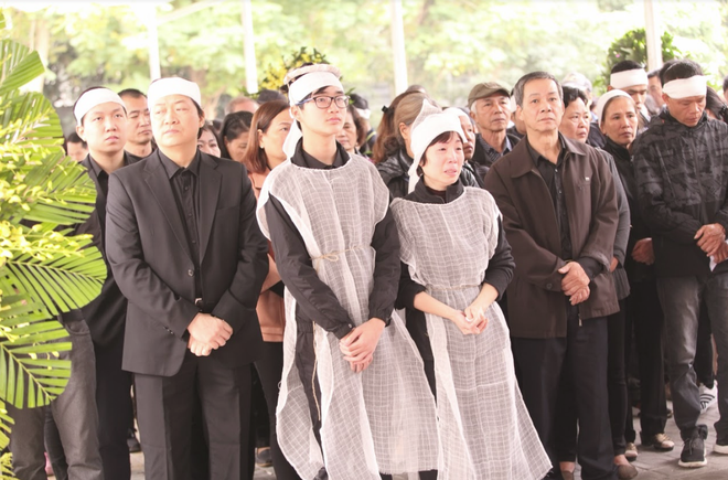 Xuân Bắc, NSND Lan Hương, vợ NSND Anh Tú khóc nức nở trong đám tang - Ảnh 9.