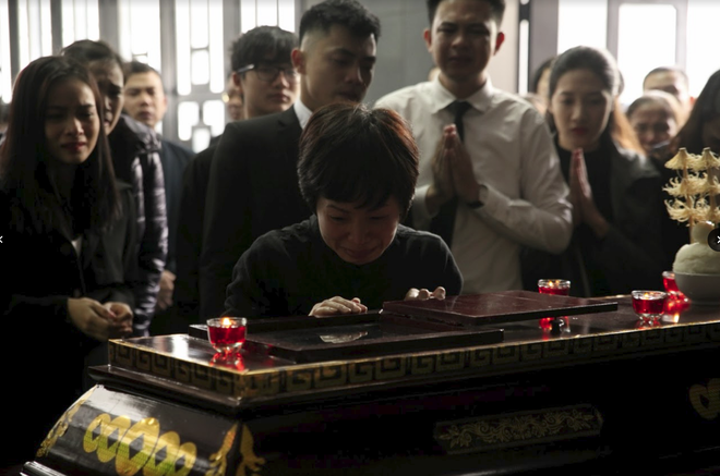 Xuân Bắc, NSND Lan Hương, vợ NSND Anh Tú khóc nức nở trong đám tang - Ảnh 26.