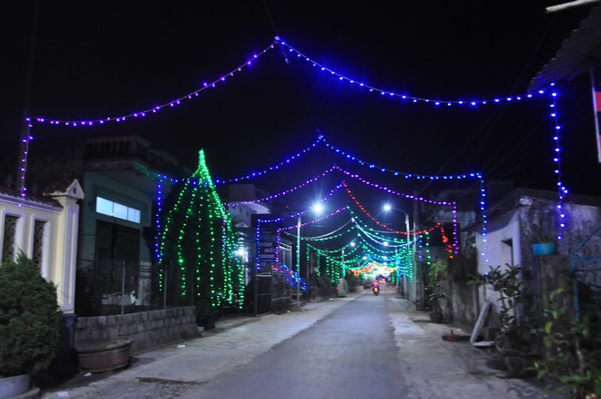 Mãn nhãn với hang đá lung linh màu sắc trong đêm Noel tại Nam Định - Ảnh 9.