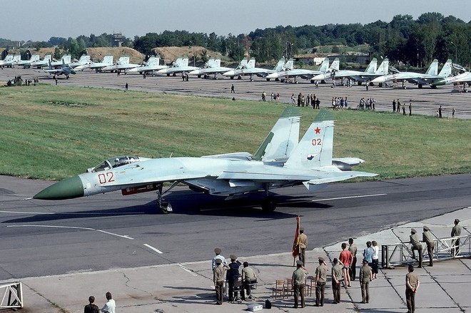[ẢNH] Ngạc nhiên trước hình ảnh Không quân Nga cách đây gần 3 thập niên - Ảnh 2.