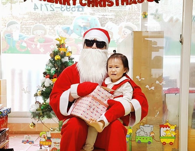 Chuyện buồn của chàng trai đóng giả ông già Noel đi tặng quà cho em nhỏ - Ảnh 8.