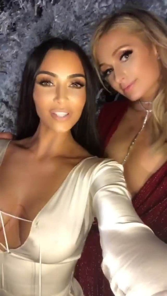 Gia đình Kardashian mời dàn sao cực khủng dự tiệc Giáng Sinh, đặc biệt có cả kẻ thù một thời Paris Hilton - Ảnh 1.