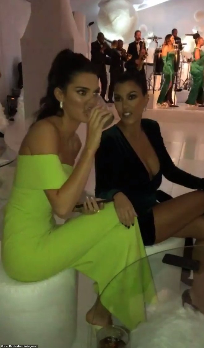 Gia đình Kardashian mời dàn sao cực khủng dự tiệc Giáng Sinh, đặc biệt có cả kẻ thù một thời Paris Hilton - Ảnh 5.