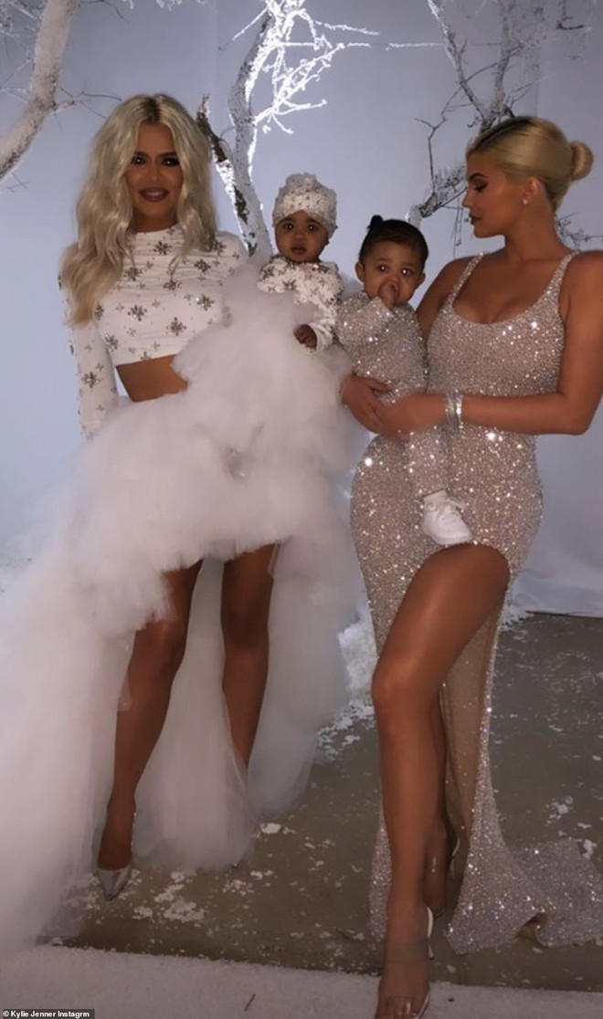 Gia đình Kardashian mời dàn sao cực khủng dự tiệc Giáng Sinh, đặc biệt có cả kẻ thù một thời Paris Hilton - Ảnh 6.