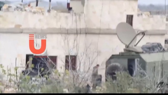 Cận cảnh quân đội Syria, quân cảnh Nga và dân quân “Dân chủ Syria” đóng quân gần Manbij - Ảnh 3.