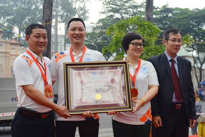 108 con lân đồng diễn, xếp hình Quốc kỳ xác lập kỷ lục Guinness Việt Nam - Ảnh 6.