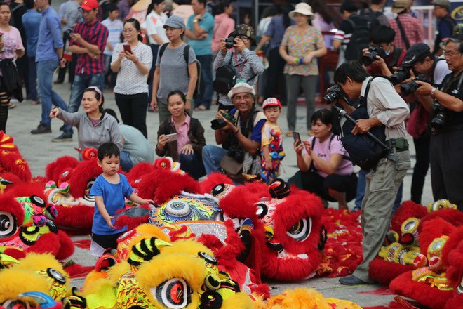 108 con lân đồng diễn, xếp hình Quốc kỳ xác lập kỷ lục Guinness Việt Nam - Ảnh 10.