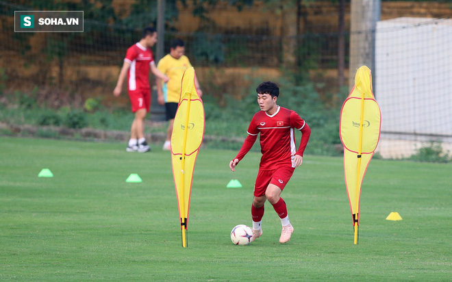 Chưa bình phục chấn thương, nhạc trưởng ĐT Việt Nam khiến thầy Park lo lắng - Ảnh 5.