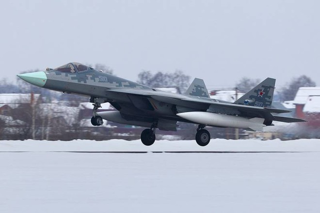 Tiêm kích tàng hình Su-57: Từ trạng thái trần trụi tới lớp sơn ngụy trang độc đáo - Ảnh 4.