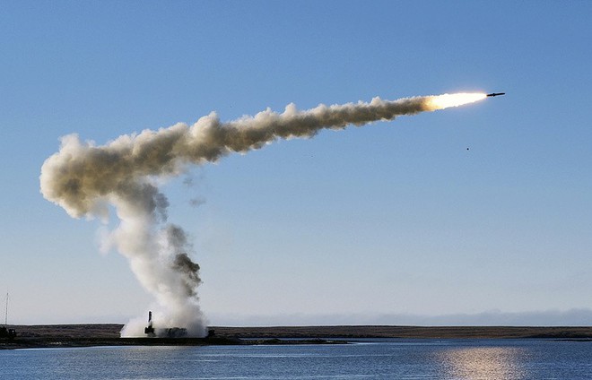 Sau đâm húc, bắt sống tàu Hải quân Ukraine, tên lửa bờ Nga lại gầm thét ở Crimea - Ảnh 1.