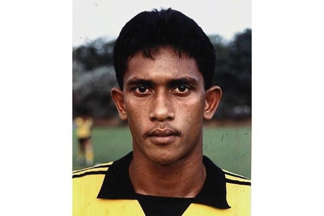 Cựu tuyển thủ Malaysia ra đường ăn xin để kiếm tiền chữa bệnh - Ảnh 1.