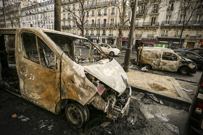 Xót xa cảnh tan hoang như tận thế, 50 năm mới xuất hiện một lần ngay giữa Paris hoa lệ - Ảnh 4.