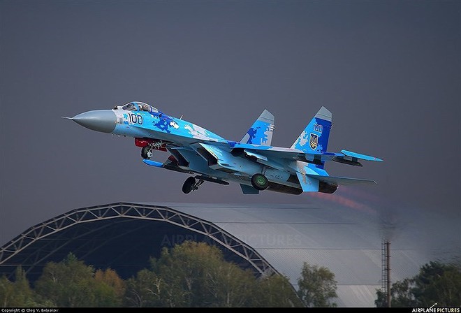 [ẢNH] Từ 70 chiến thần Su-27 xuống còn 17 chiếc, điều gì đang xảy ra với chiến đấu cơ mạnh nhất của Ukraine? - Ảnh 7.