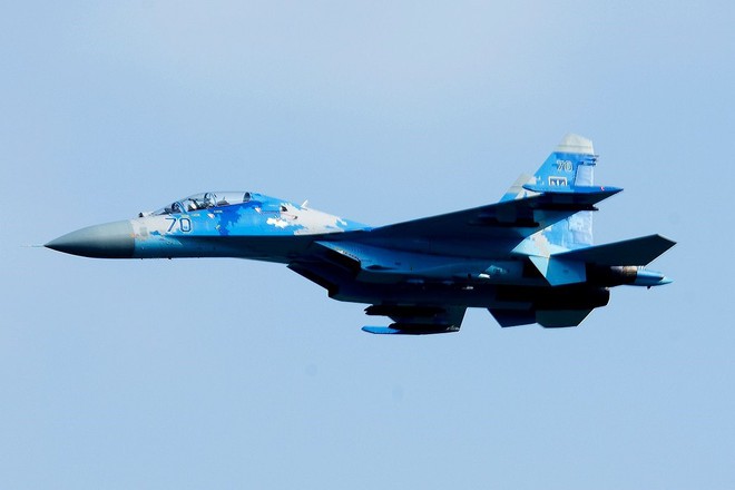 [ẢNH] Từ 70 chiến thần Su-27 xuống còn 17 chiếc, điều gì đang xảy ra với chiến đấu cơ mạnh nhất của Ukraine? - Ảnh 10.