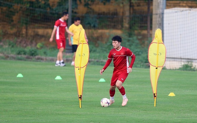 Quà độc cho Philippines: Huy Hùng - Xuân Trường đá cặp tiền vệ - Ảnh 1.