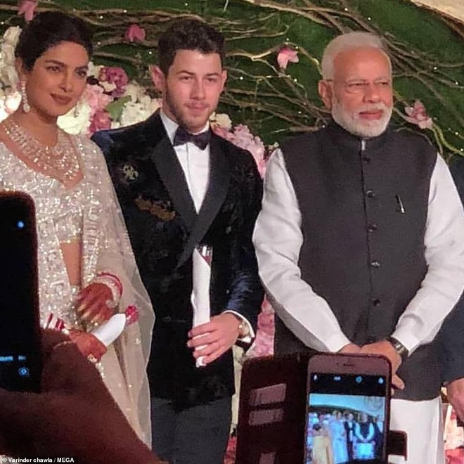 Nick Jonas và Hoa hậu Thế giới hạnh phúc ngập tràn trong bữa tiệc cưới có cả Thủ tướng Ấn Độ tham dự - Ảnh 1.